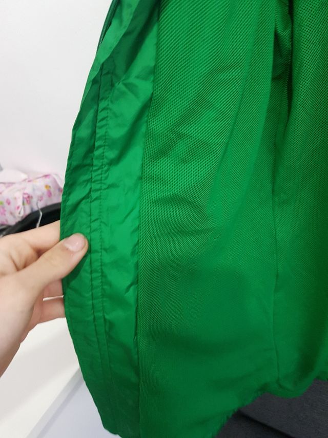 cortavientos nike verde