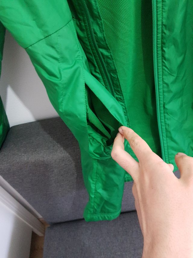 cortavientos nike verde