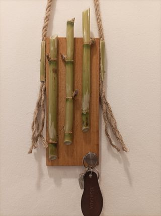 decoración porta llaves en madera y bambú