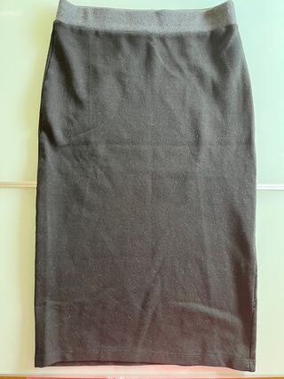 Falda midi tubo negra Zara 