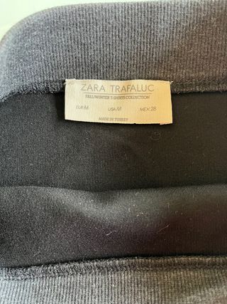 Falda midi tubo negra Zara 
