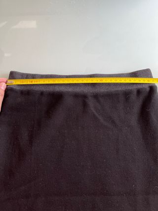 Falda midi tubo negra Zara 