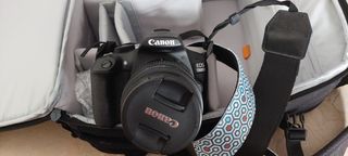 Canon 1300D.