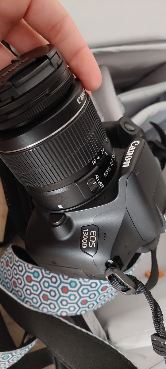 Canon 1300D.