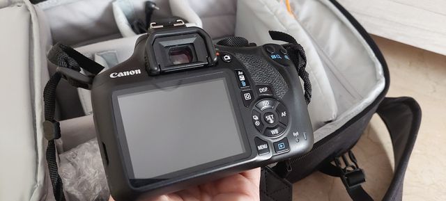 Canon 1300D.