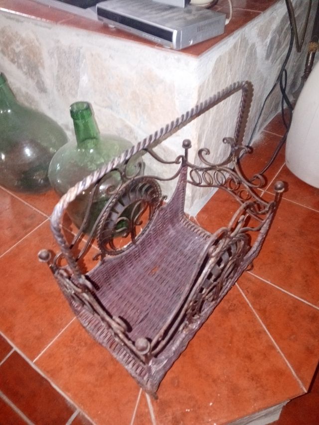 Revistero en forja