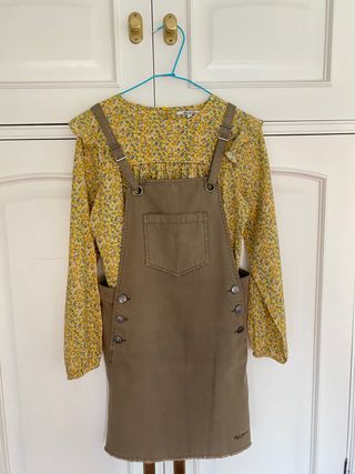 Conjunto peto con falda y blusa niña