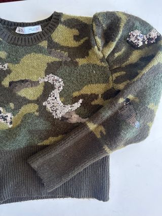 Jersey camuflaje y lentejuelas Zara