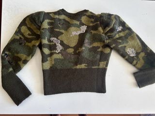 Jersey camuflaje y lentejuelas Zara