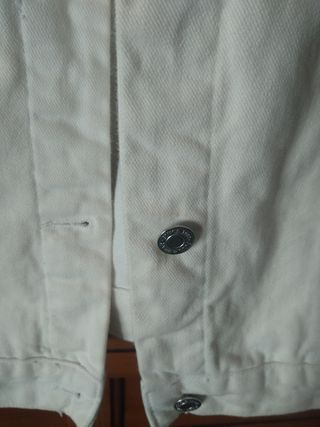cazadora blanca denim, oversize