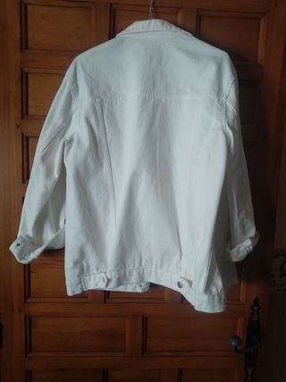 cazadora blanca denim, oversize