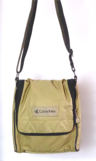 Bolso bandolera Calvin Klein color camello