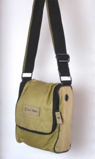 Bolso bandolera Calvin Klein color camello