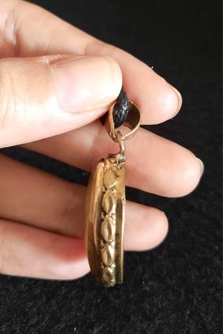 Colgante de Ojo de Tigre y Latón