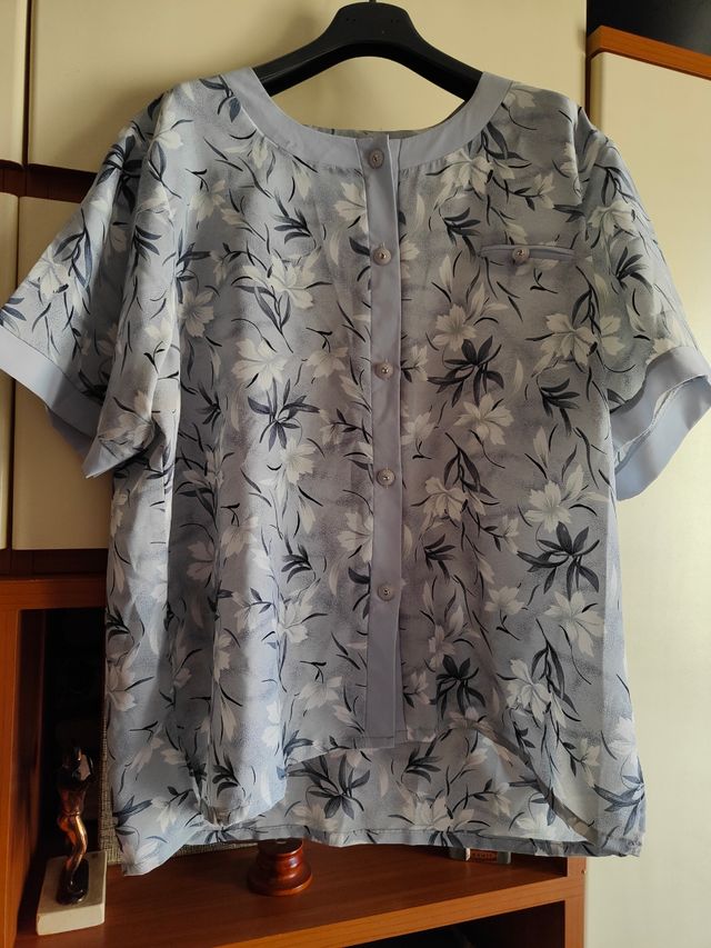 Camicetta maniche corte.