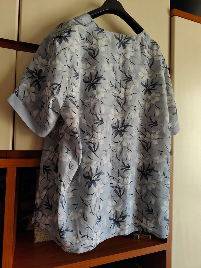 Camicetta maniche corte.