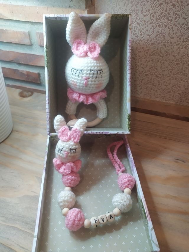 Sonajero mordedor y cinta Chupete conejita amiguru