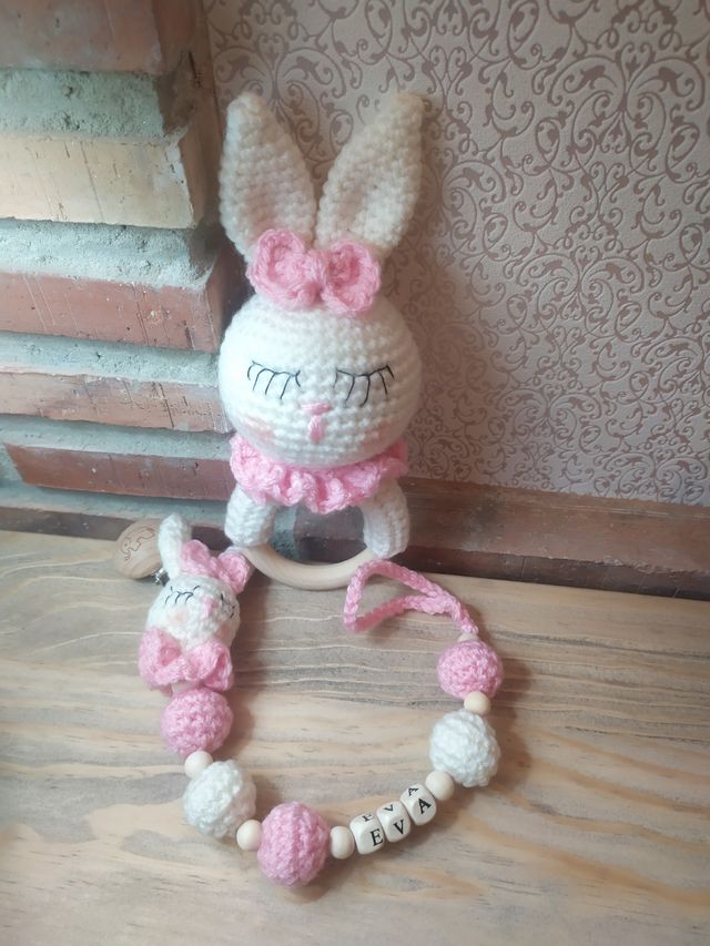 Sonajero mordedor y cinta Chupete conejita amiguru