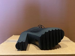 Botines nuevos con cordones