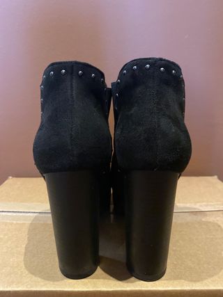 Botines nuevos color negro
