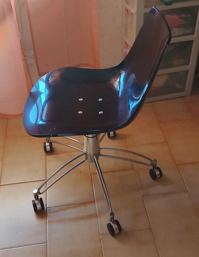 Juego de mesa y silla.
