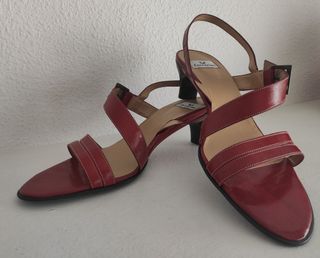 Sandalias tacón medio rojo burdeos Ferrerias, 40