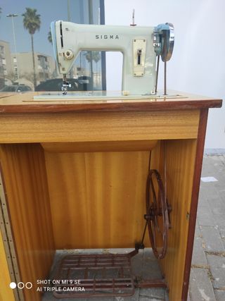 Máquina de coser Sigma antigua modelo 110.