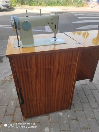 Máquina de coser Sigma antigua modelo 110.