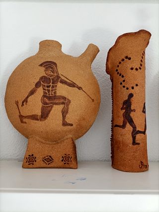 ÁNFORA GRIEGA CON ATLETAS CORRIENDO