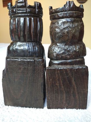 LOTE 2 FIGURAS REYES CATÓLICOS MADERA MACIZA