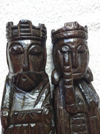 LOTE 2 FIGURAS REYES CATÓLICOS MADERA MACIZA