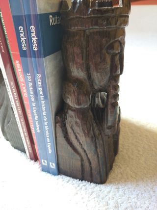 LOTE 2 FIGURAS REYES CATÓLICOS MADERA MACIZA