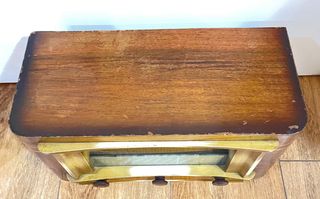 Radio antigua de madera