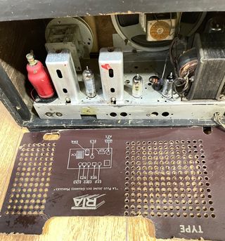 Radio antigua de madera