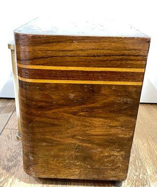 Radio antigua de madera