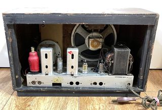 Radio antigua de madera