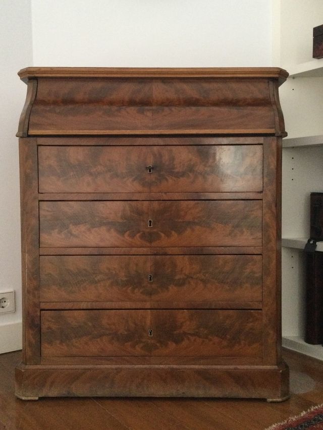 Cómoda francesa antigua de caoba y mármol