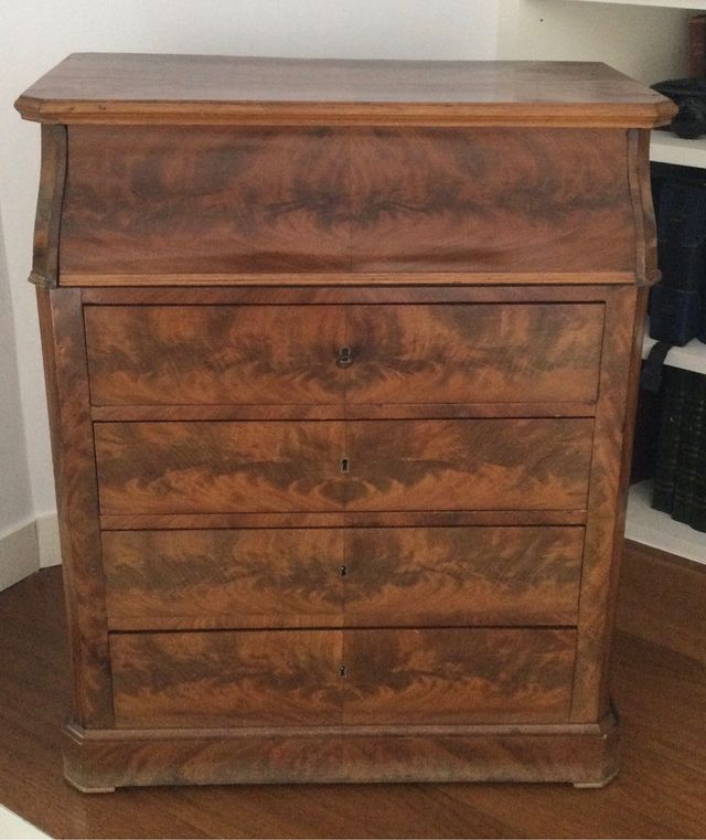 Cómoda francesa antigua de caoba y mármol