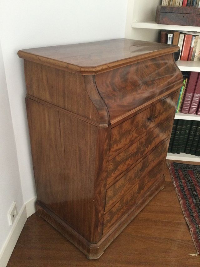 Cómoda francesa antigua de caoba y mármol