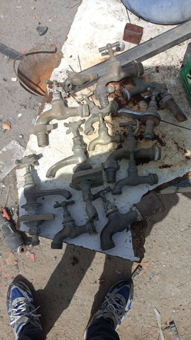 grifos de metal antiguos