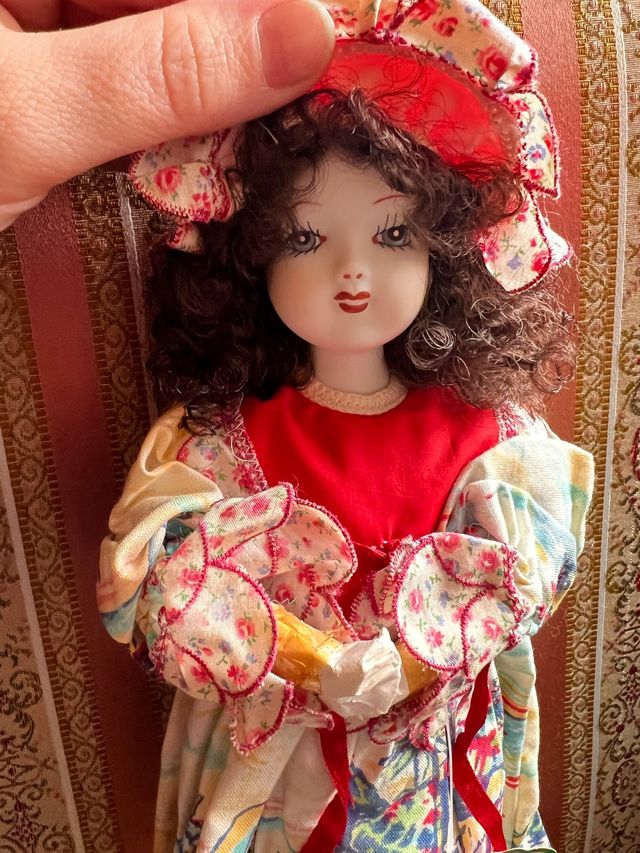 Bambola biscuit nuova con etichetta