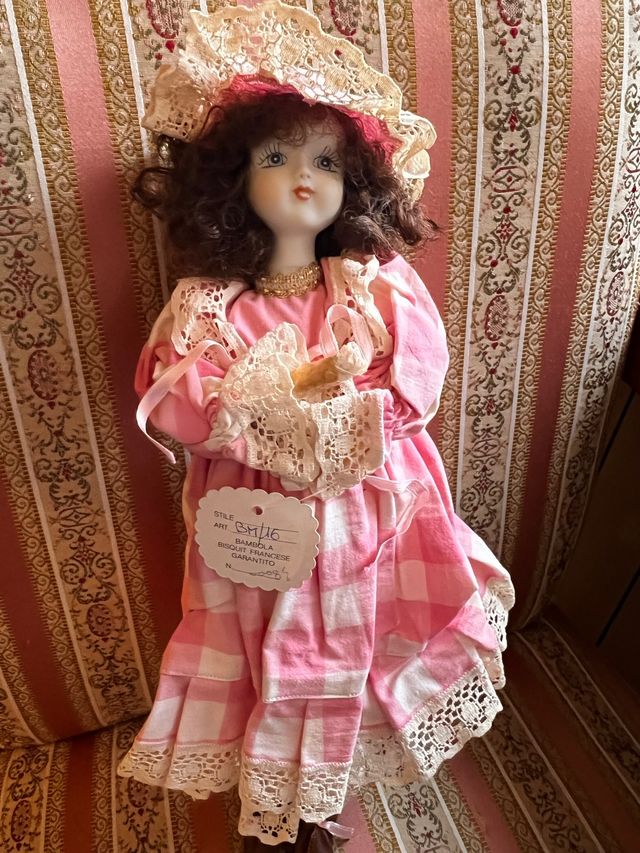 Bambola biscuit nuova con etichetta