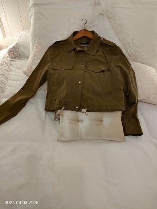 Cazadora tipo militar Stradivarius