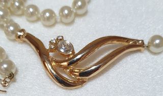 Collar de perlas y colgante. Estuche. De Pronovias