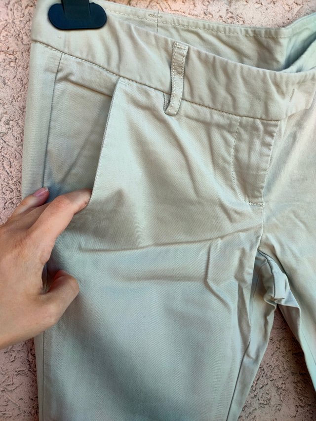 Pantalón tipo chino beige Benetton