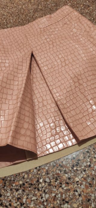 Falda efecto piel cocodrilo 38