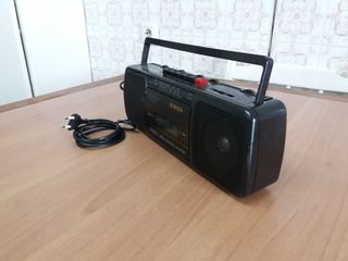Radio cassett Stereo recorder.- marca Tensai, tamb