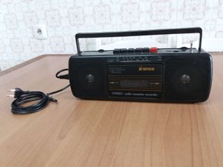 Radio cassett Stereo recorder.- marca Tensai, tamb