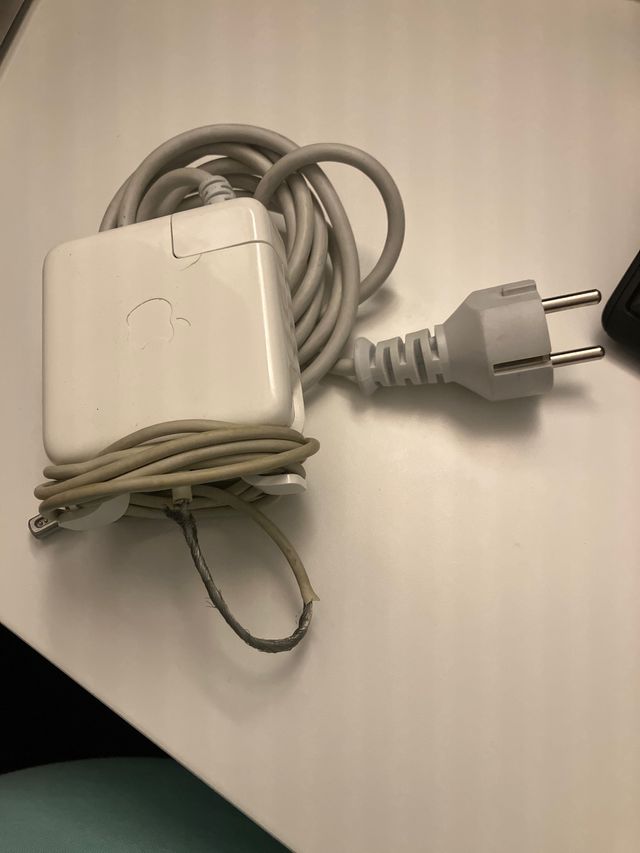 Apple Cargador 60W magsafe powe adapter