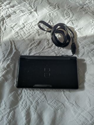Nintendo DS lite + funda + 4 juegos + accesorios